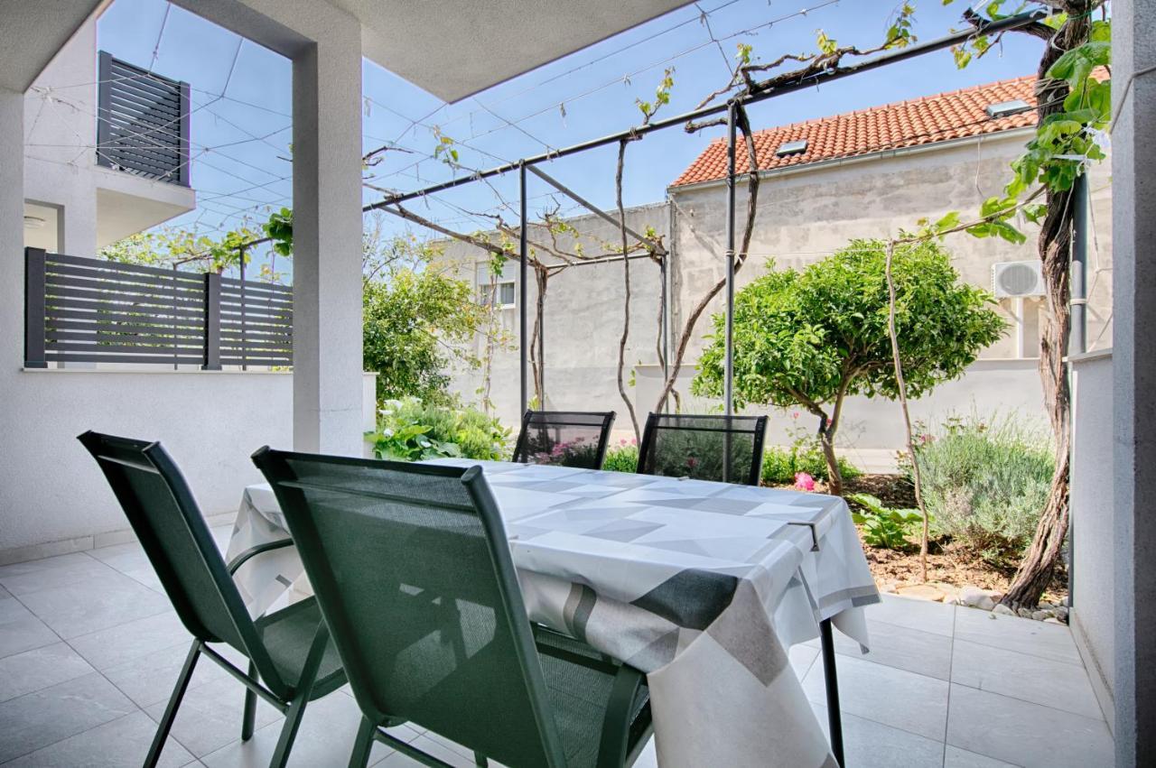 Apartmani Dule Komiza Bagian luar foto