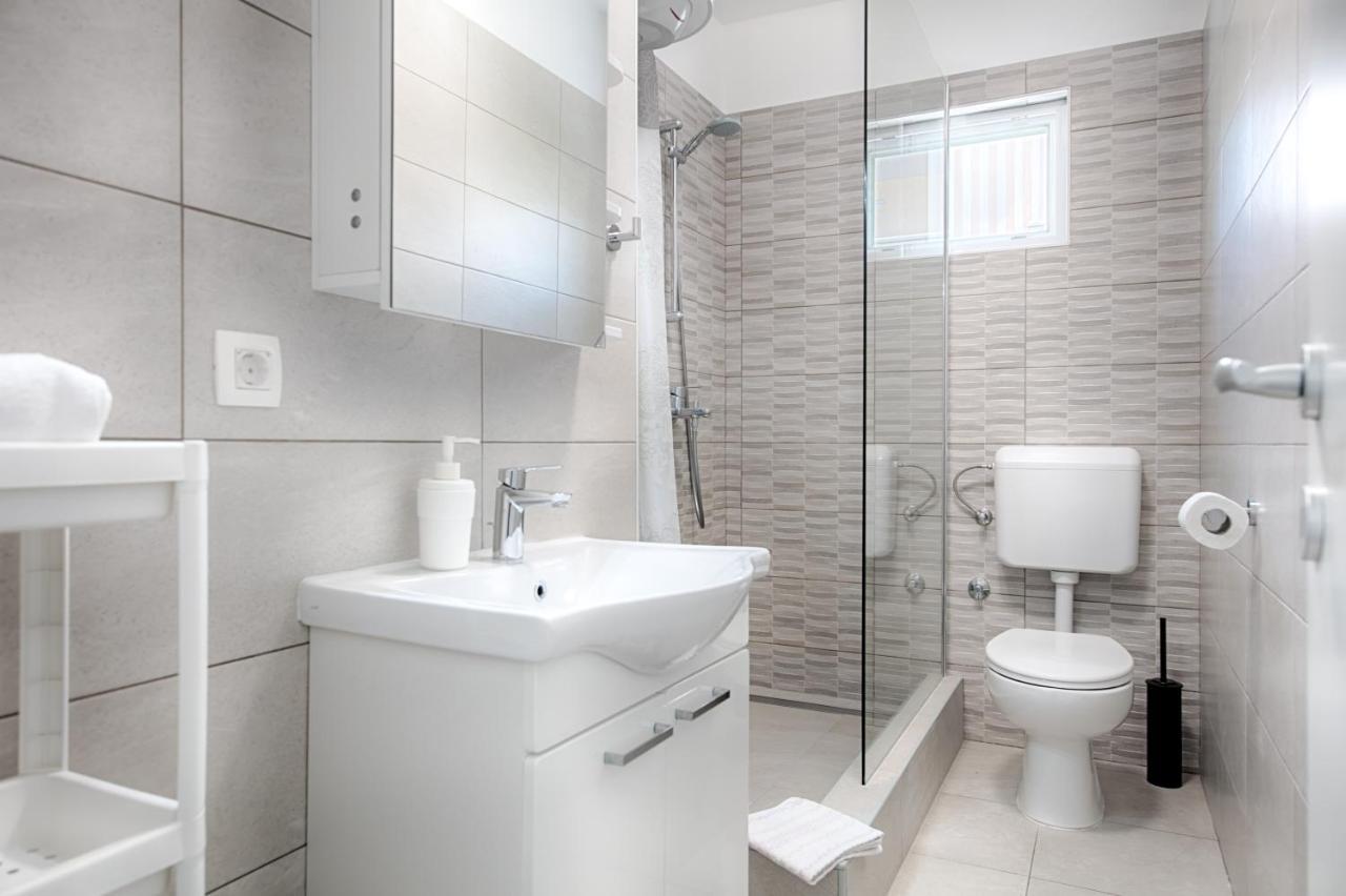 Apartmani Dule Komiza Bagian luar foto