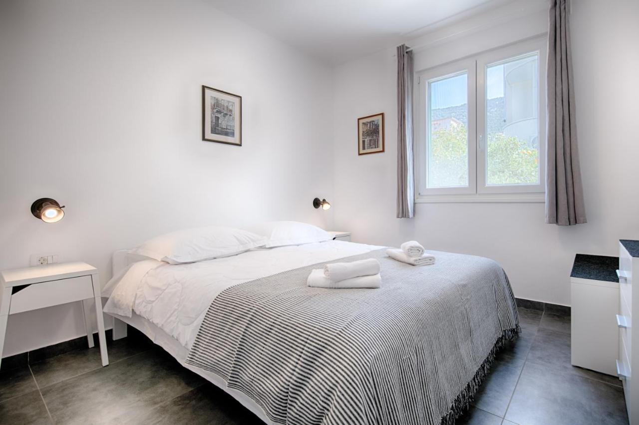 Apartmani Dule Komiza Bagian luar foto