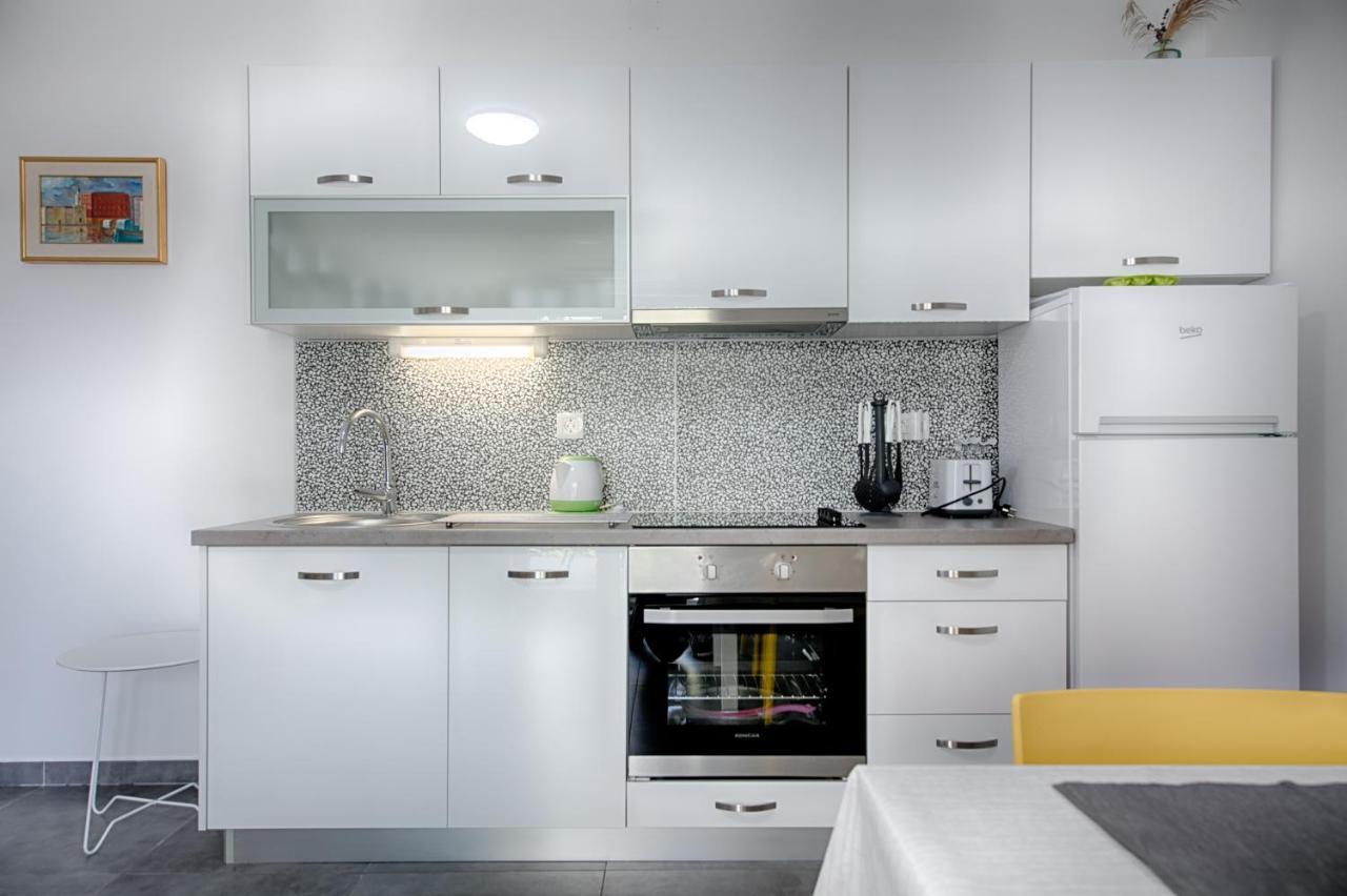Apartmani Dule Komiza Bagian luar foto