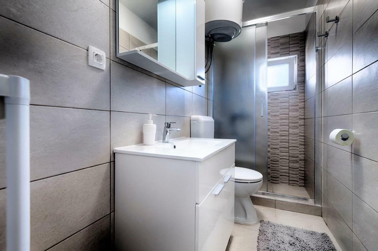 Apartmani Dule Komiza Bagian luar foto