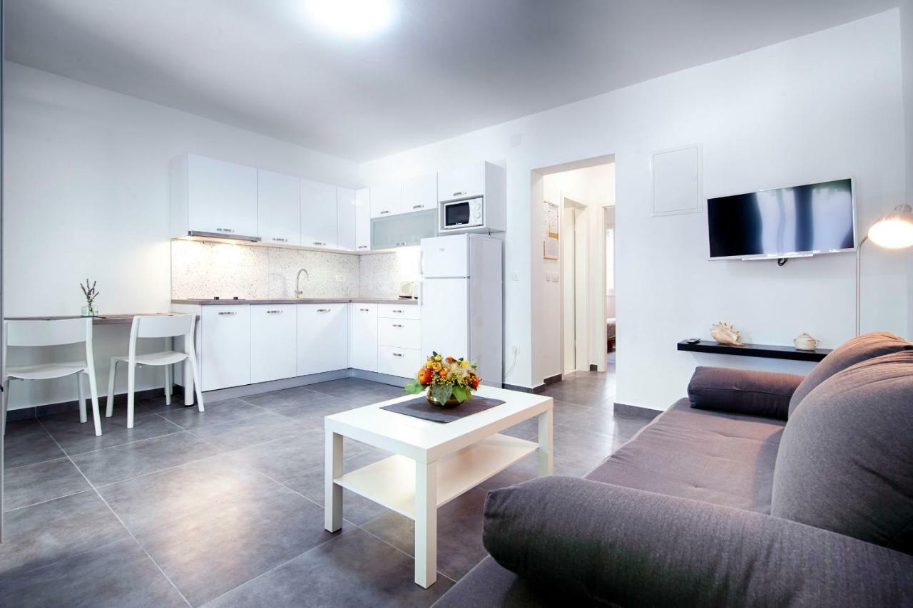 Apartmani Dule Komiza Bagian luar foto