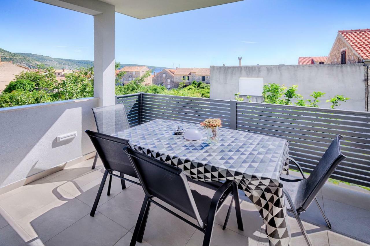 Apartmani Dule Komiza Bagian luar foto