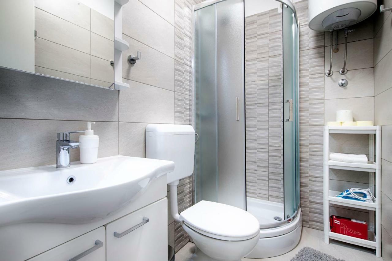 Apartmani Dule Komiza Bagian luar foto