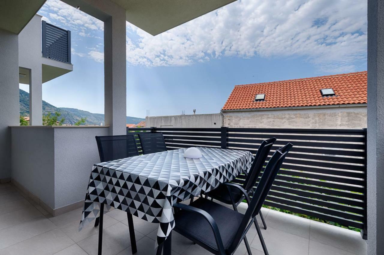 Apartmani Dule Komiza Bagian luar foto