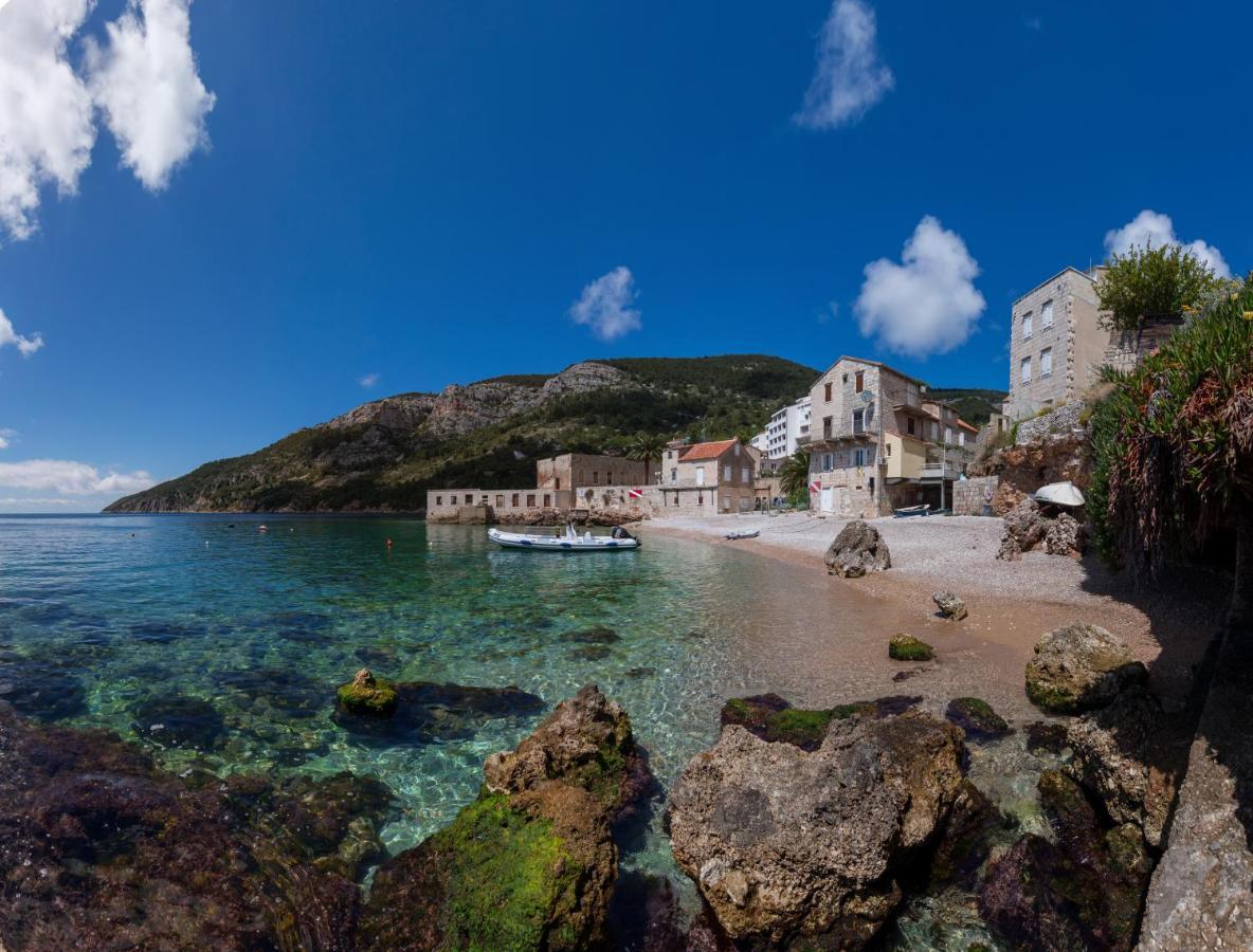 Apartmani Dule Komiza Bagian luar foto
